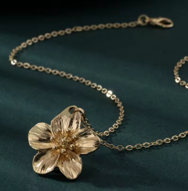 Women's Metal Flower Pendant Necklace – Elegant Clavicle Chain